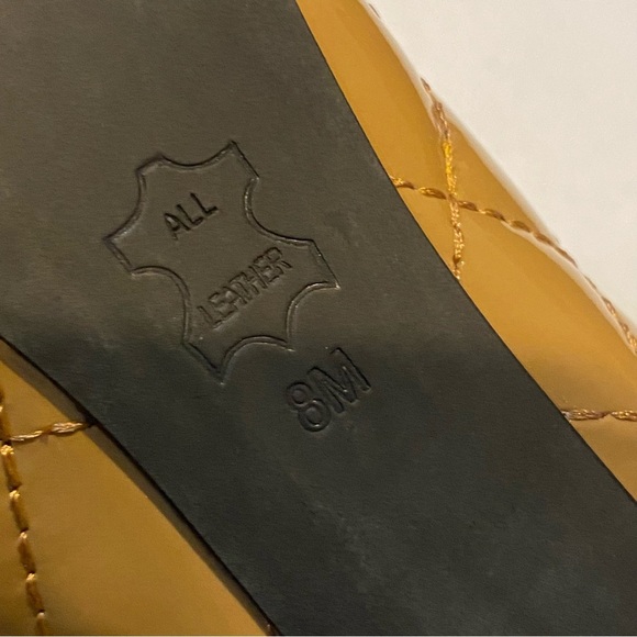 TORY BURCH Kaitlin Camel Quilted Patent Leather Pumps - Picture 15 of 15